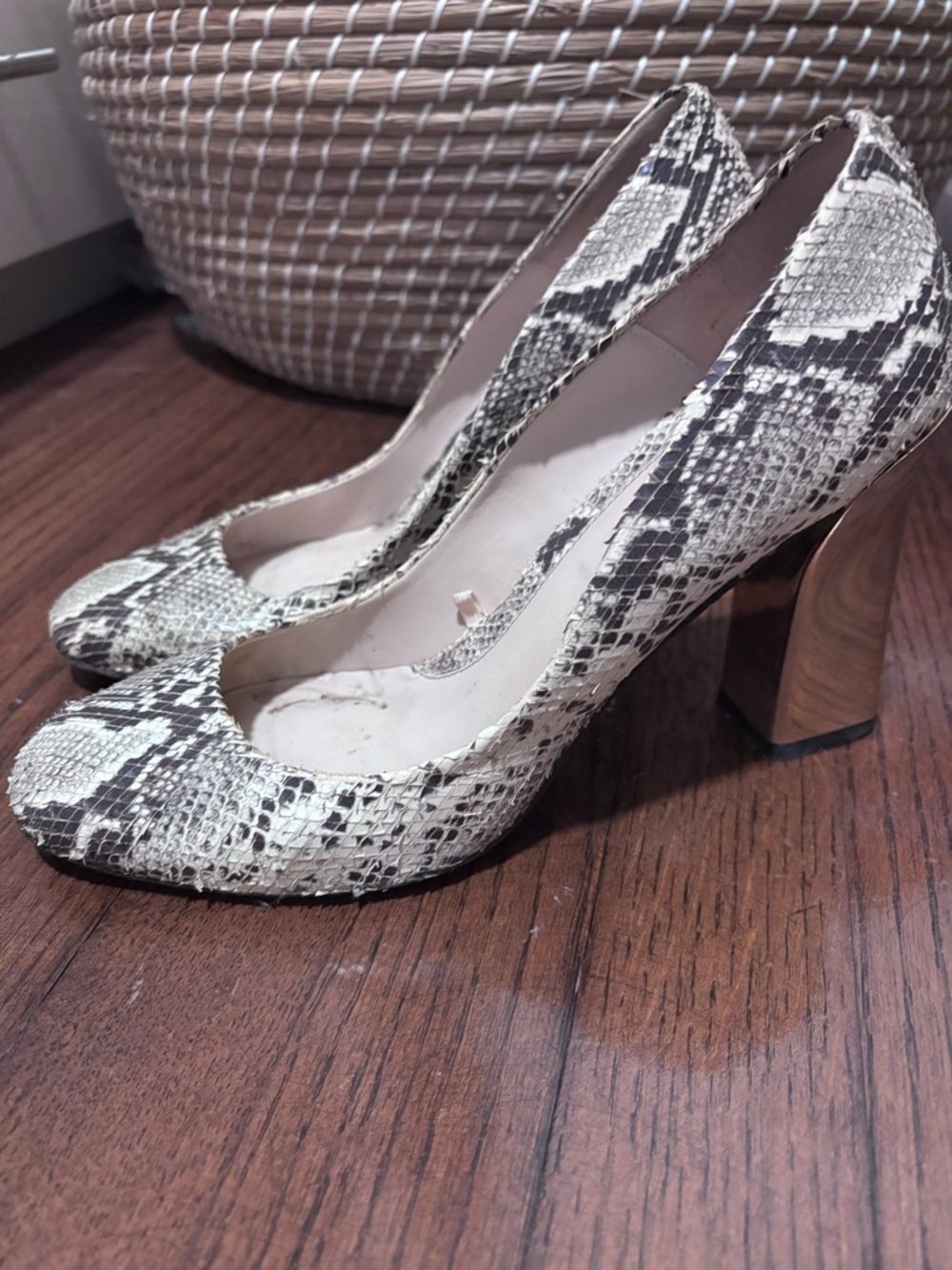 Uterqüe Snake-Print Block Heel Pumps - White and Black